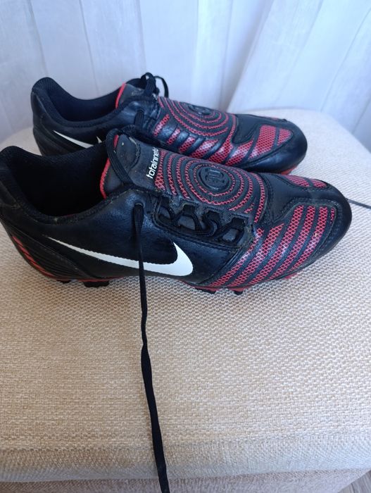 Детски- юношески футболни обувки Nike 90