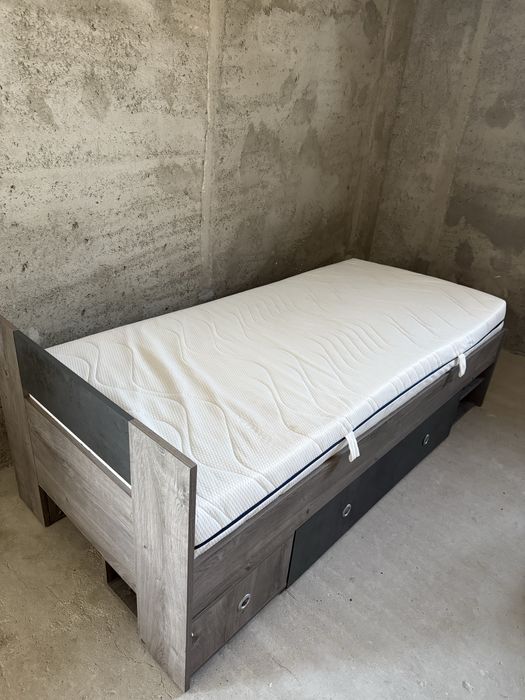 De vanzare! Pat pentru o persoana