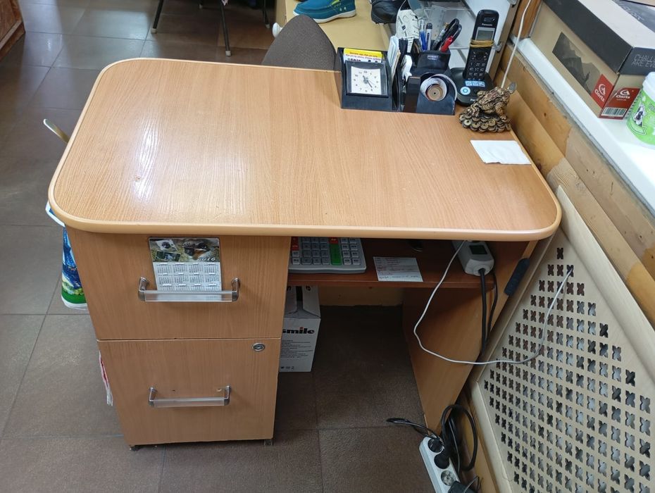 Стол рабочий состояние отличное