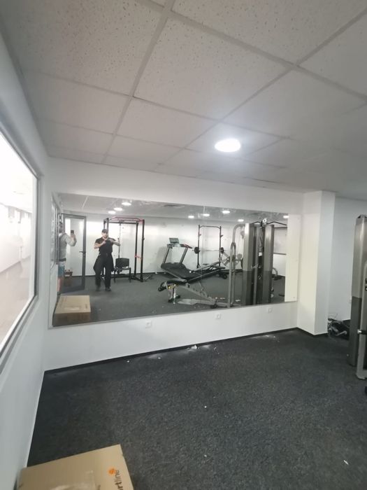 Amenajare cu oglinzi pt design interior / activitati sportive