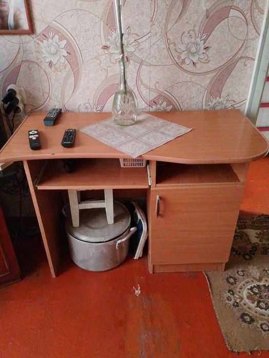 Срочно продам стол