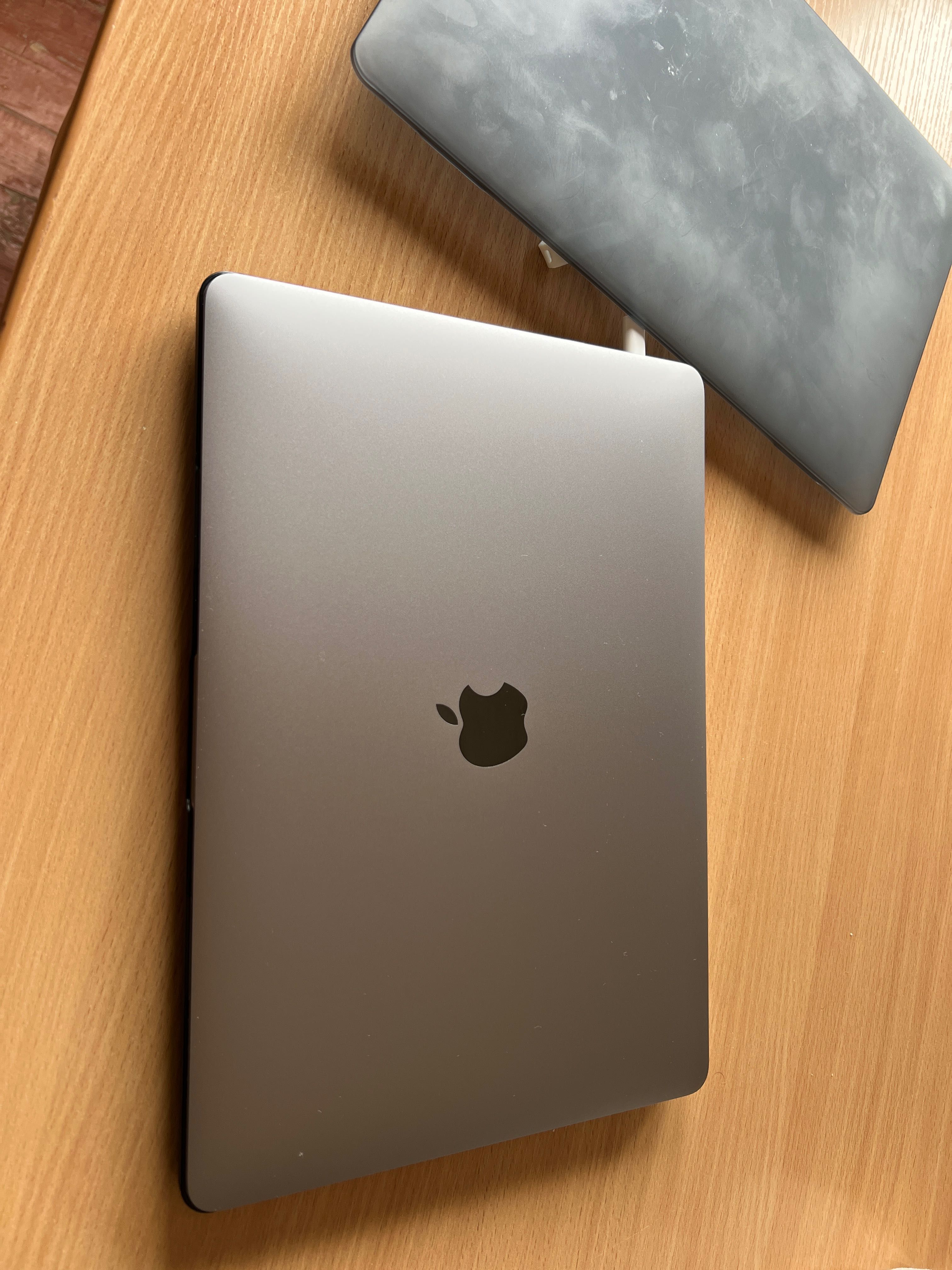 MacBook Pro 13" M2 16/512