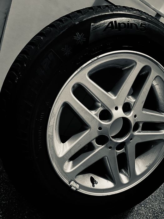 Jante+cauciucuri marca BMW, 195/65/R15 150 euro 4 bucati.