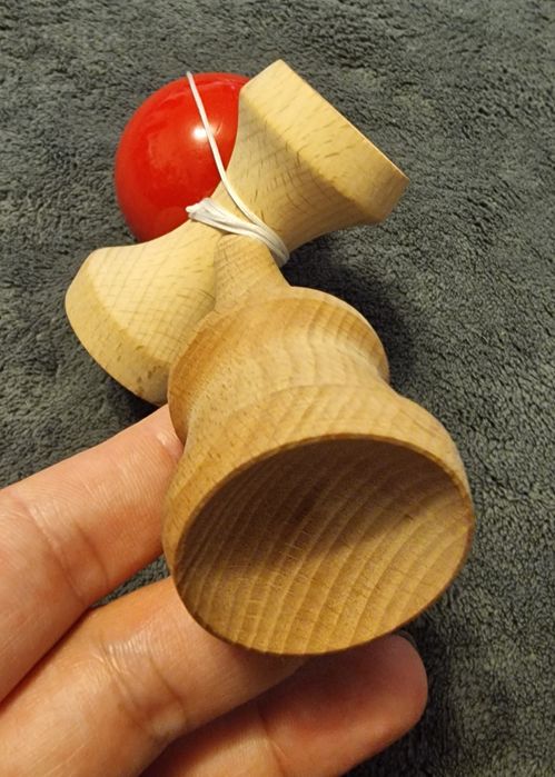 Mini kendama roșie