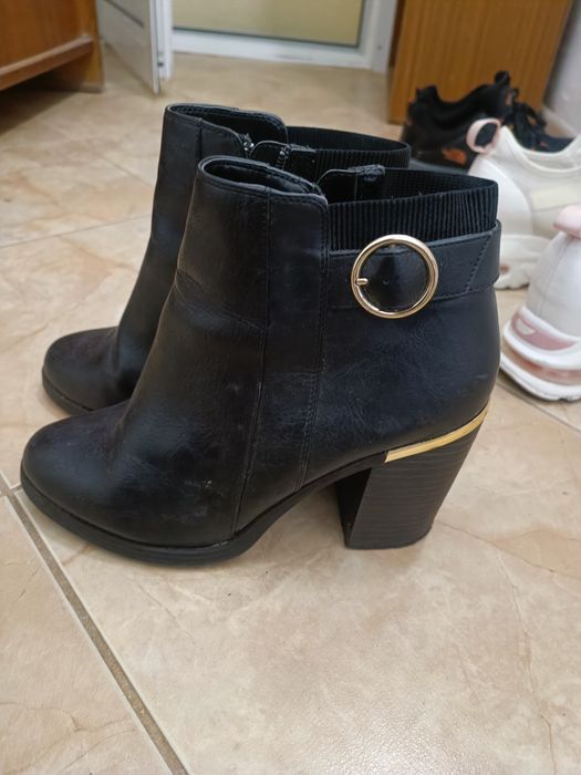 Дамски обувки на висока платформа