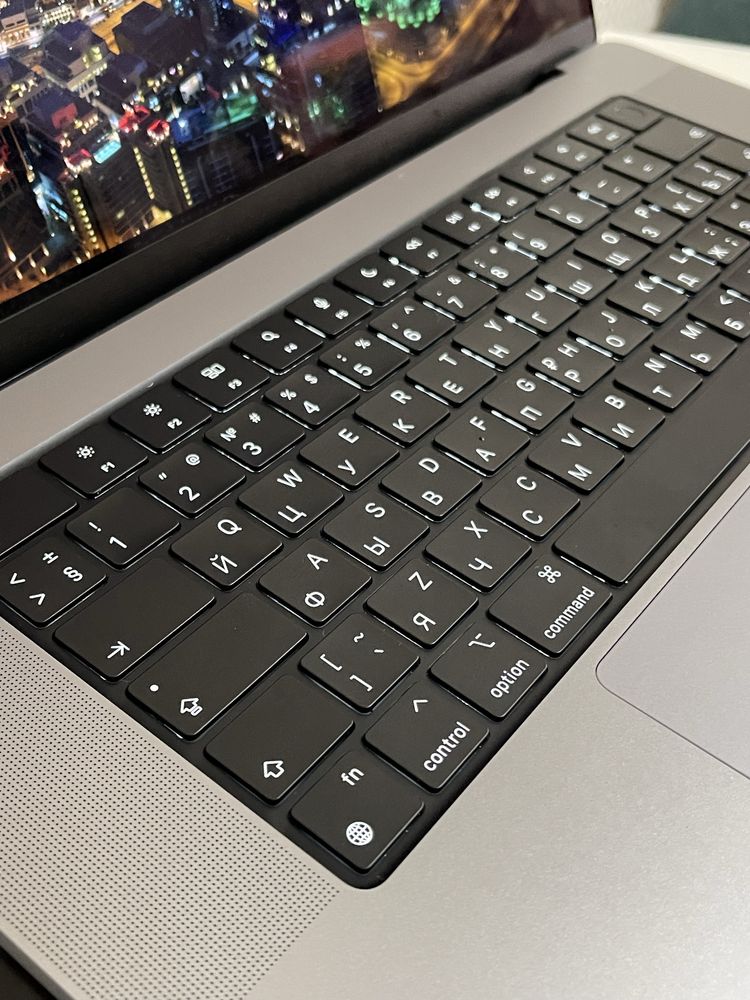 Makbook 16 pro m1 2021 года memory 16/512gb ssd
