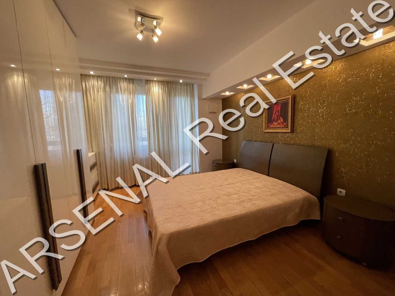Дава се под наем Многостаен апартамент в София, Иван Вазов - 170 кв.м за 1500 € - Снимка #6