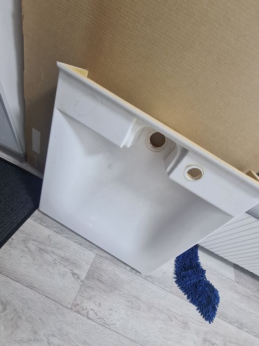 Продам раковину с крепежами