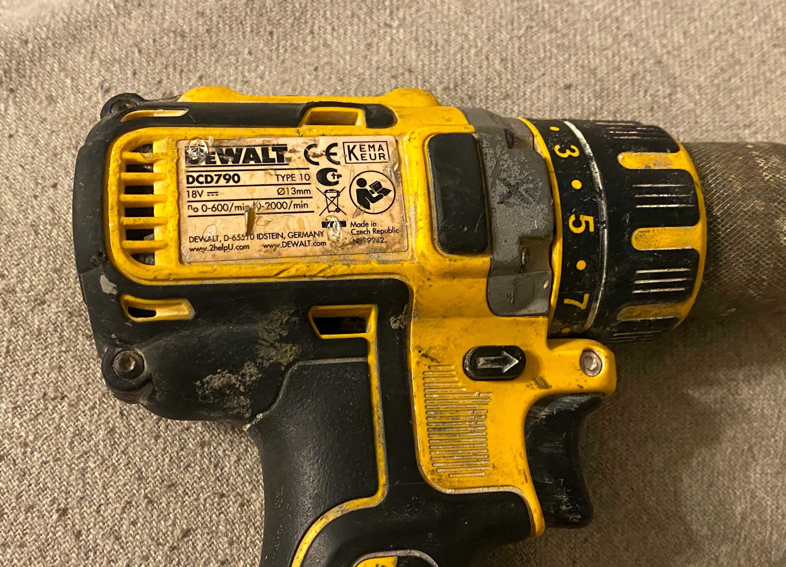 Masina gaurit si insurubat percutie Dewalt DCD790 18V brushless corp