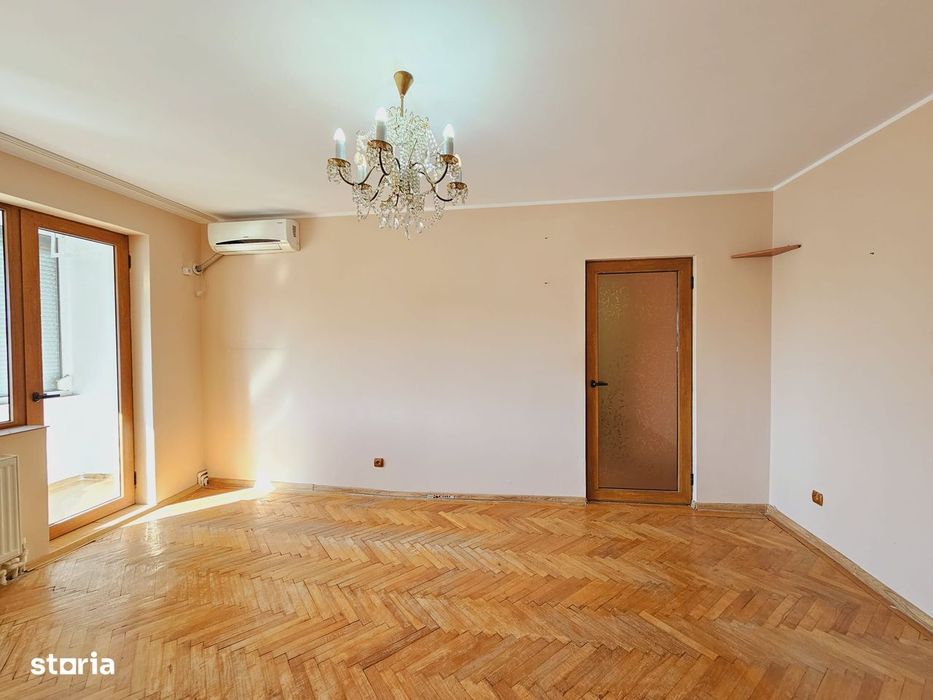 Tiglina 1,  Apartament 3camere, Balcon generos, Etajul 3.