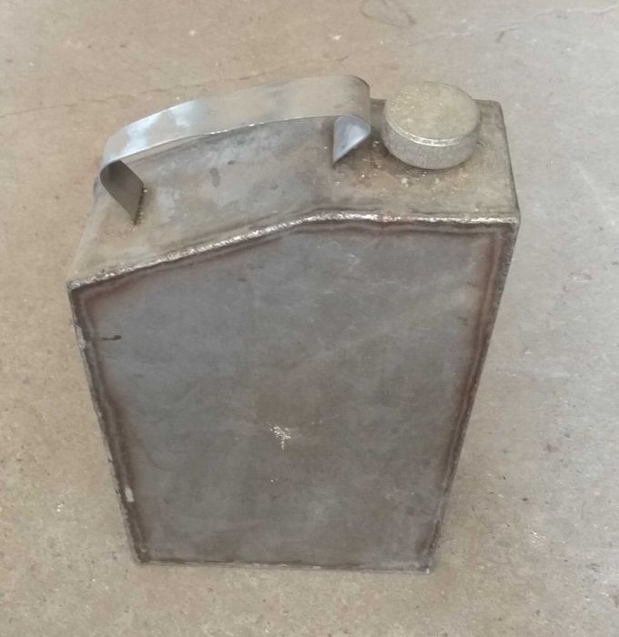 Продается канистра из нержавейки 5 л.