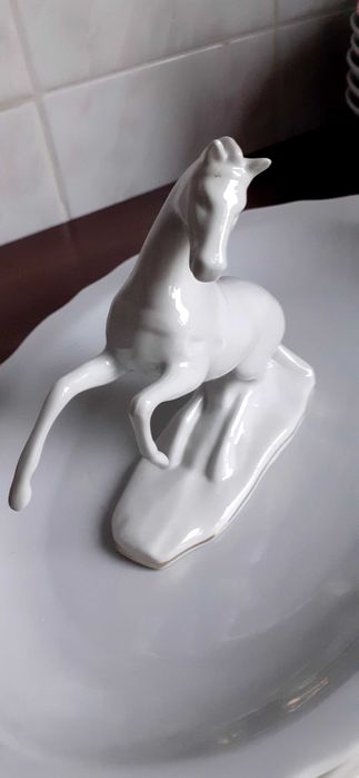 Bibelouri: ursuleț, cal, porumbei, cocoş, găină, câini