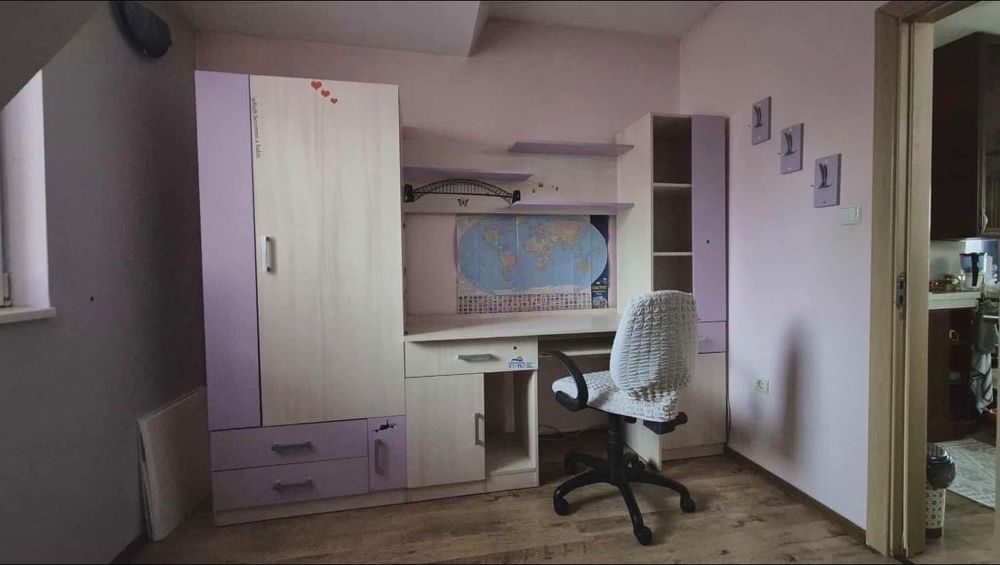 Гардероб с бюро и модул с рафтове