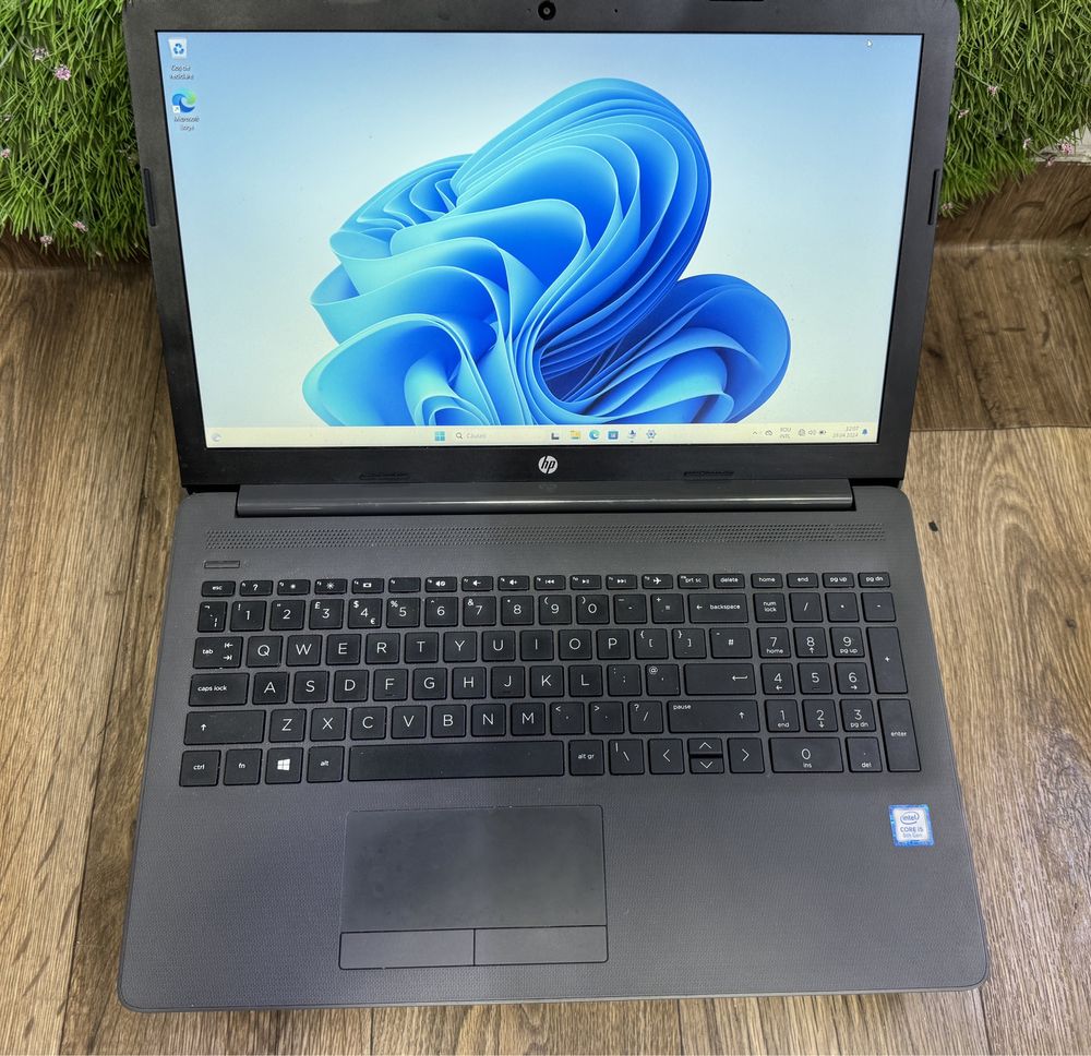 Solamanet vinde: Laptop Hp, Intel Core i5-8265U,8 Gb Ram, 256Ssd