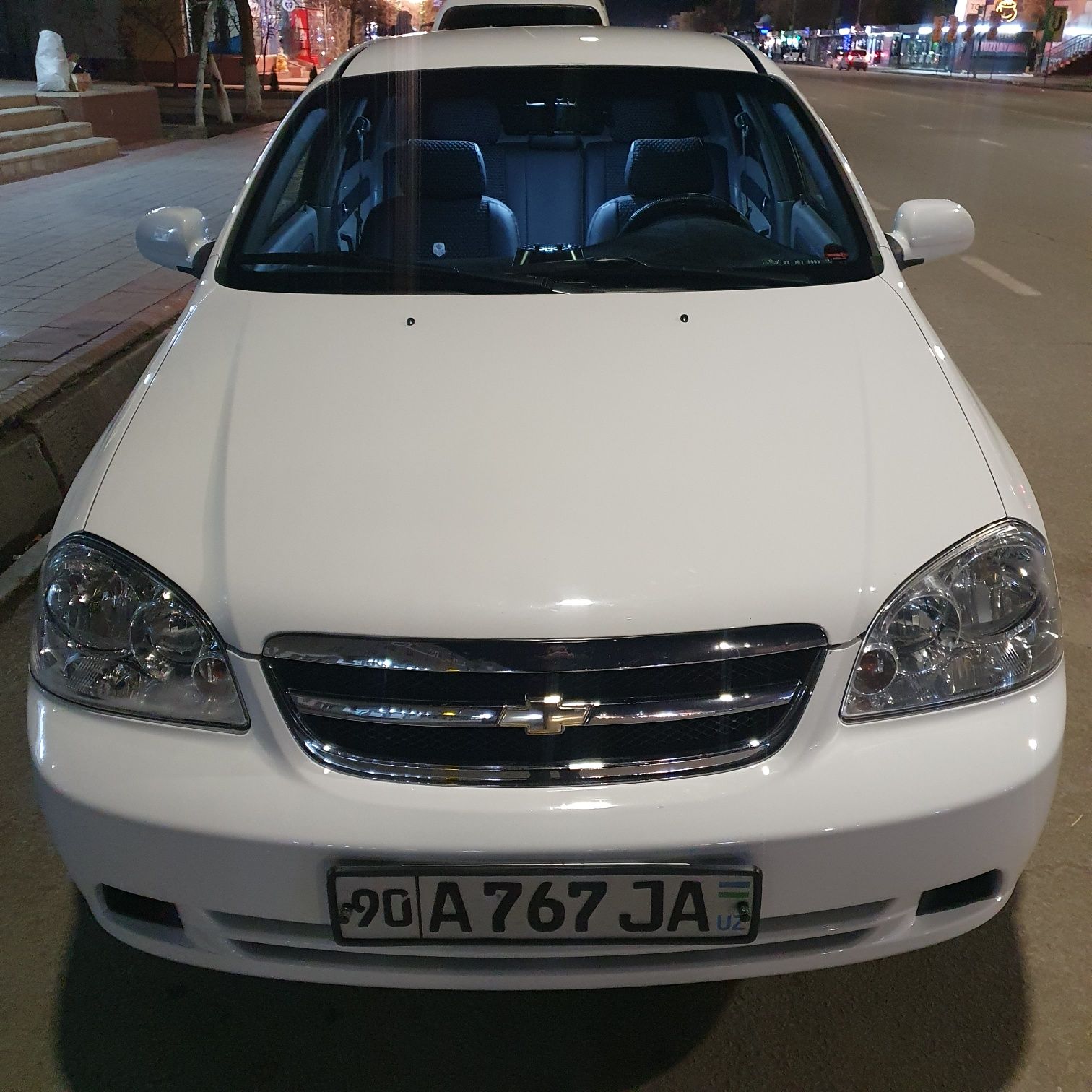 Lacetti 1.8 sotiladi. Dagavor bor.