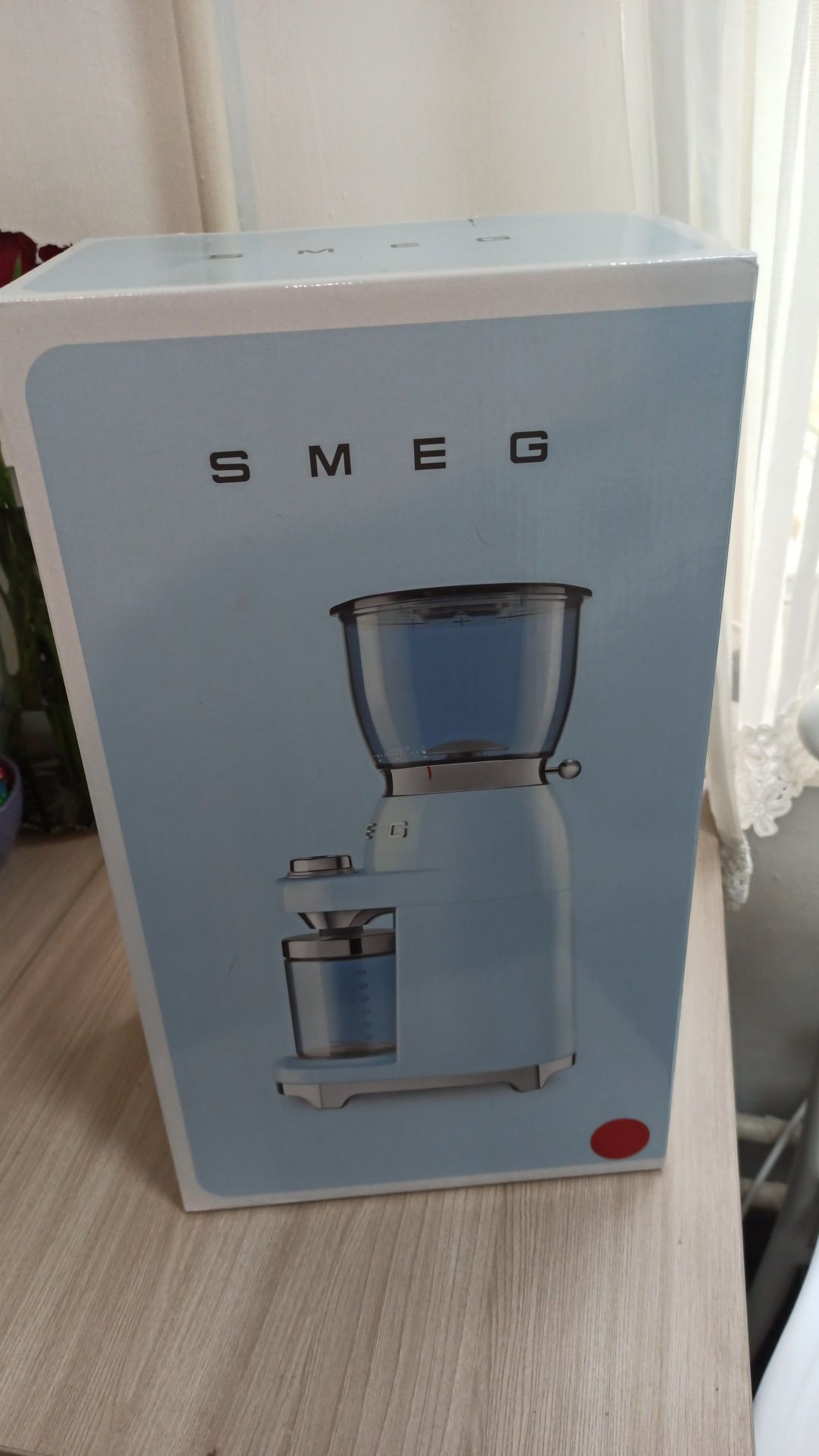 Кофемолка Smeg продаю