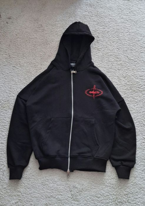 Екип на Coreteiz нов черен