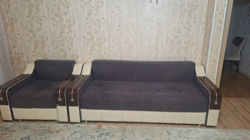 Диван с креслом .