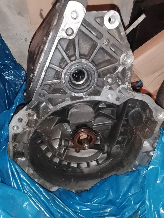 Продавам скорости за Сузука игнис 1.3 ddis 2005