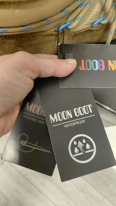 Ghete/ cizme Moon Boot Low Suede Nylon marimea 38.

Ghetele sunt noi,