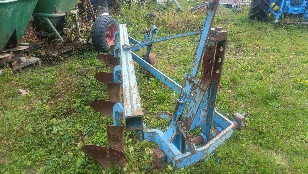 Vând plug 4 brazde import germania RABEWERK