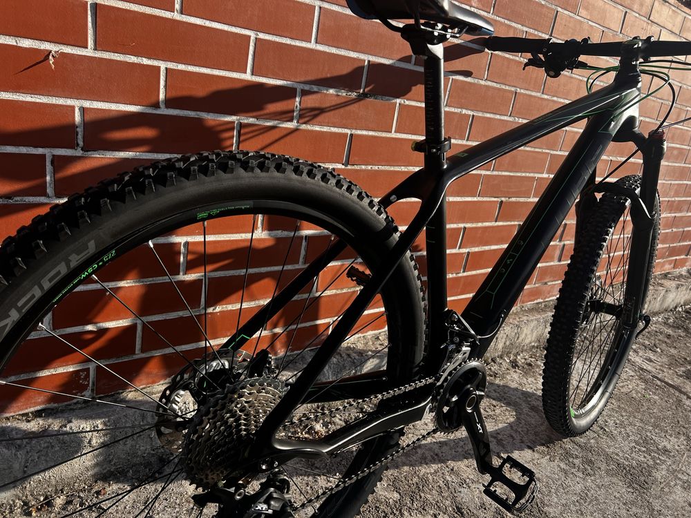 Vand bicicleta full carbon marca Cube