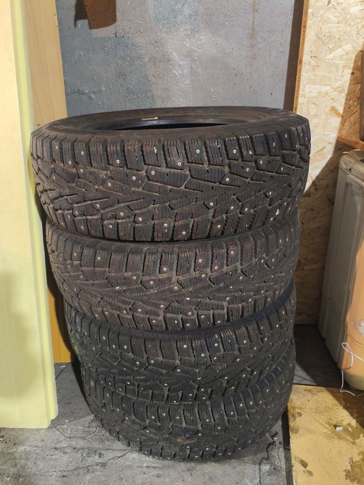 Продам резину зимню  резина почти новая протектор не изношен звоните