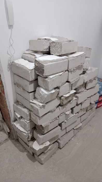 Продам б/у кирпич силикатный