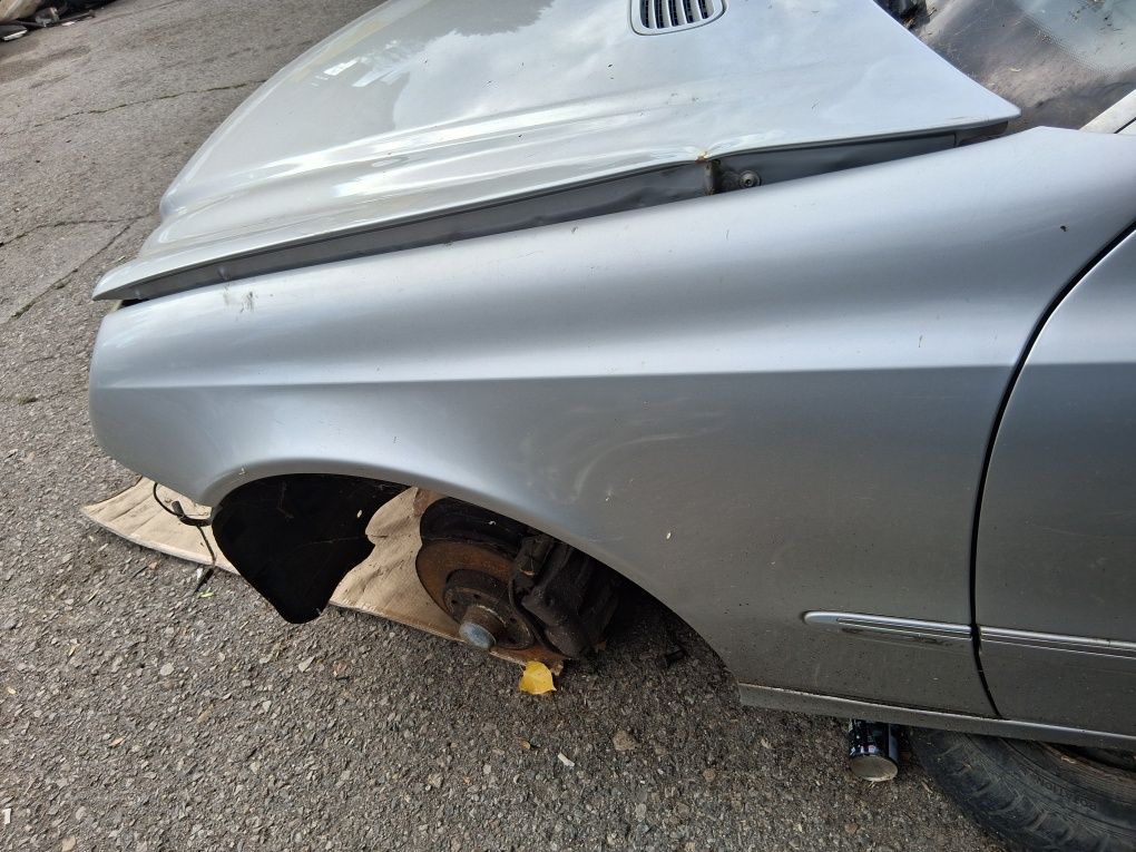 Врати от Mercedes е класа w211 комби 744
