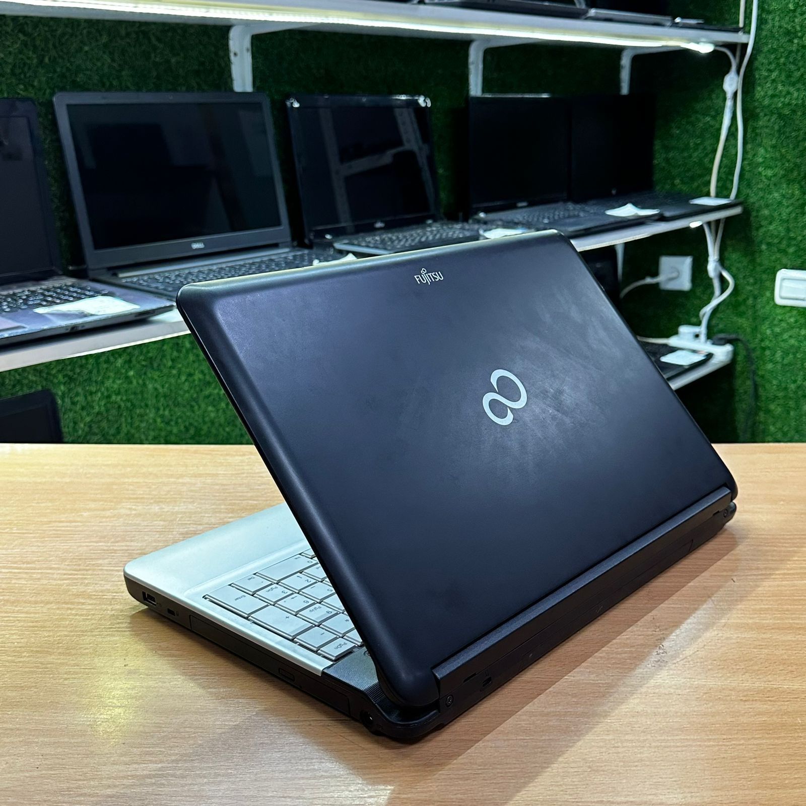 Шустрый Ноутбук для офиса Fujitsu Core i3 ОЗУ 4Gb SSD 128Gb+500Gb