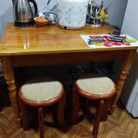 Кухонный деревянный стол.
