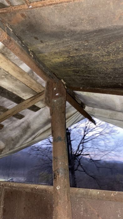 Construcție metalică, țeavă, fermă, hală sau stalpi de gard de vânzare