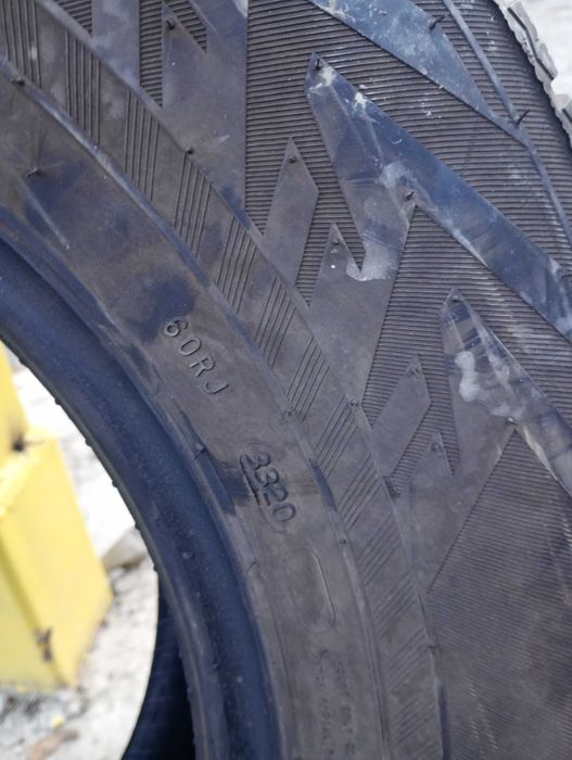 Зимни гуми Nokian Tyres wr suv4 245/70 R16 перфектни до август догодин