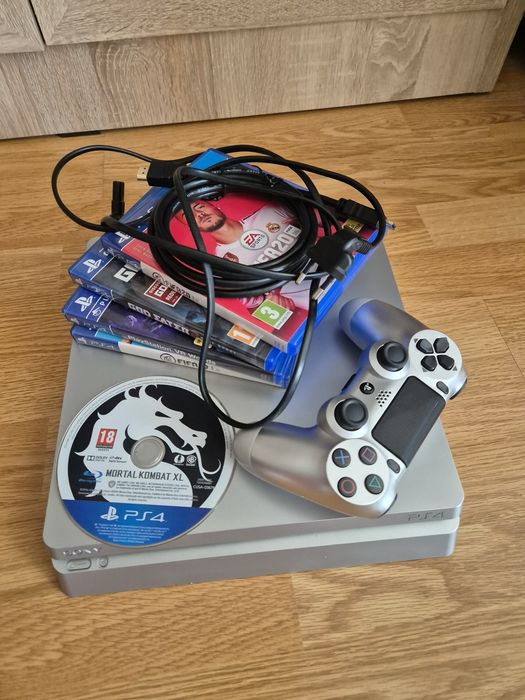 Playstation 4 Slim Siver, Editie Limitata