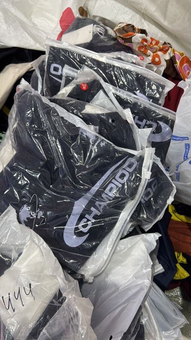 Отдам даром одежду разную