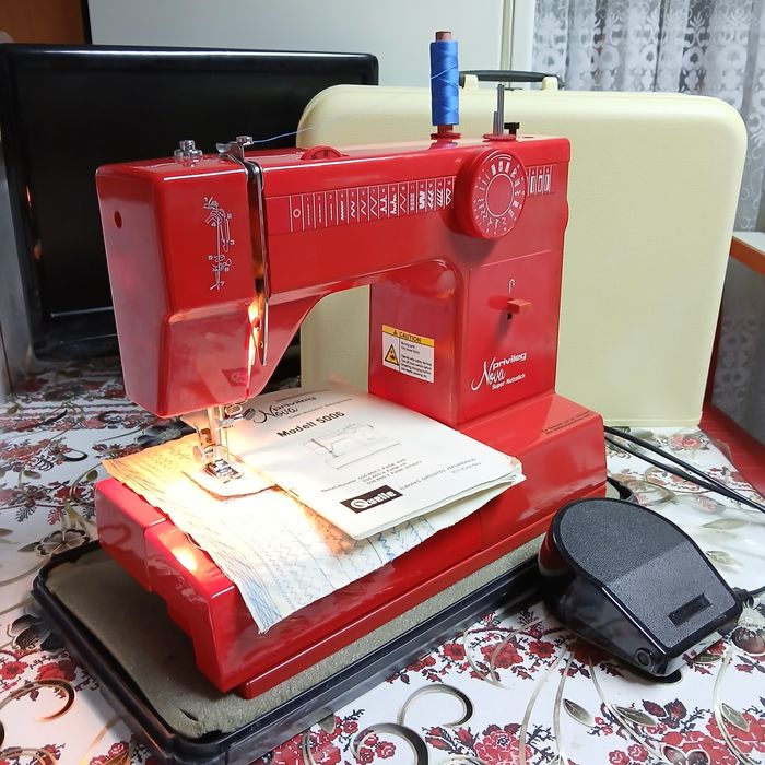 Masina de cusut PRIVILEG NOVA SUPER- NUTZSTICH cu butoniera automata