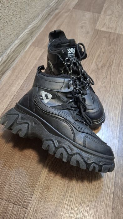 Тёплые ботинки  Crosby.