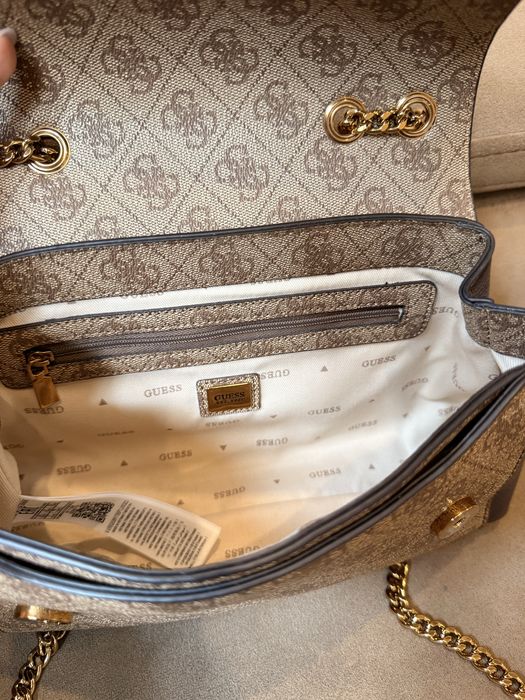 Дамска чанта GUESS