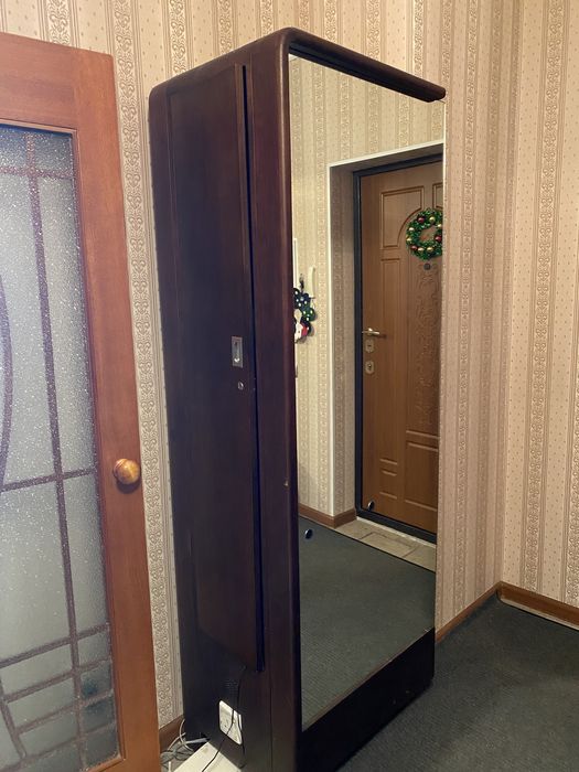 Продам зеркало-шкаф для салона или дома