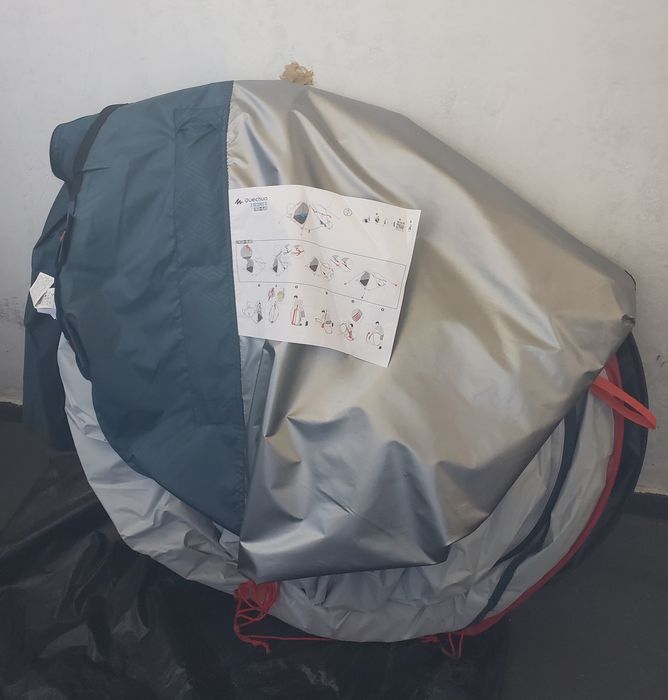 Cort Camping  3 persoane / 2 Seconds XL Fresh&Black + 3 saci de dormit