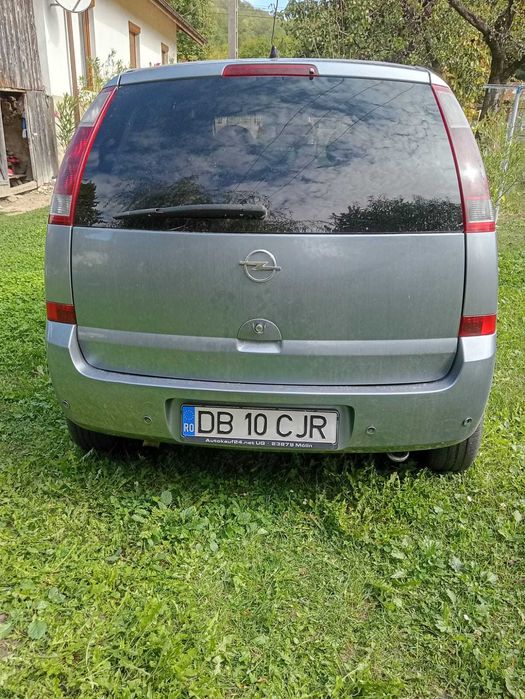 Vand autoturism Opel Meriva bine intretinut!
