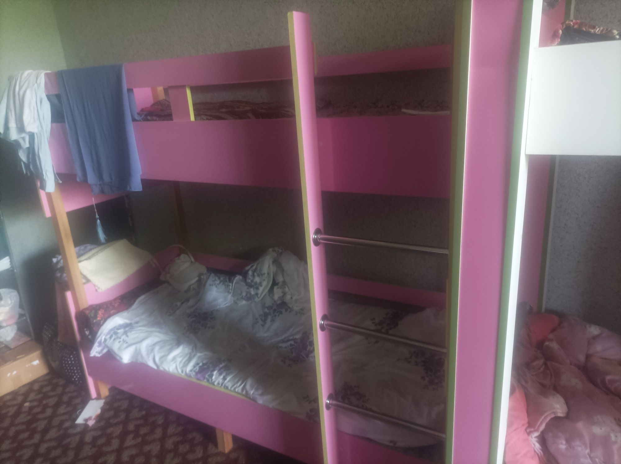 2 etajli kravat bor 4 ta bor