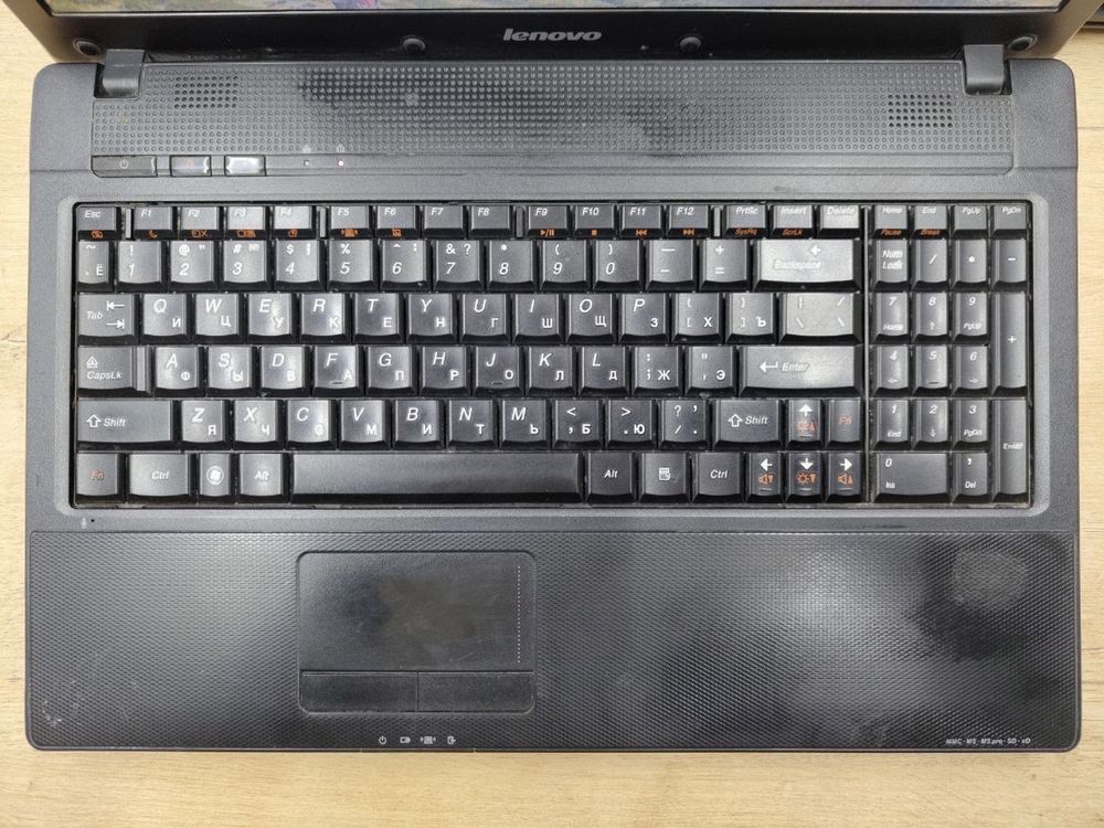 Lenovo G560 - 15.6 HD/Pentium P6200/4GB/SSD 128GB/Intel HD