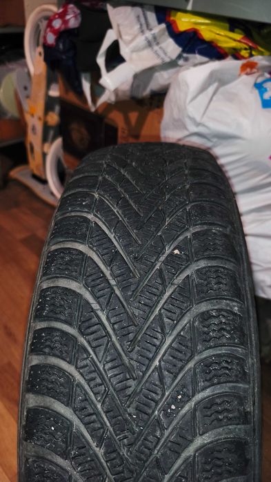 Продавам зимна гума Pirelli Cinturato 195/65/15 91T