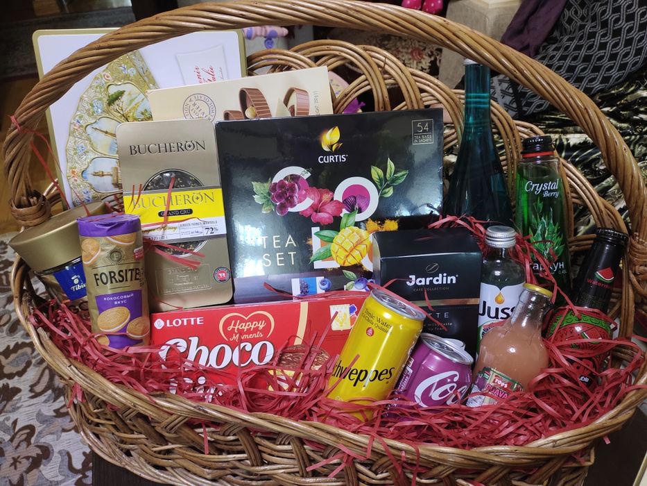 Yangi yilga Savatlar shokolad va ichimliklar Корзины на новый год