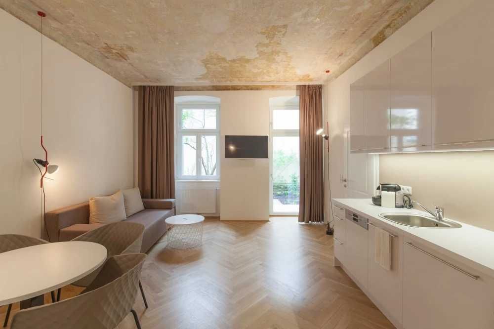 Дава се под наем Двустаен апартамент в София, Център - 65 кв.м за 408 € - Снимка #3