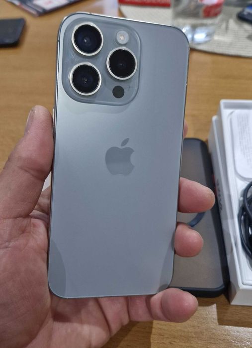 Ipfone 15 pro 128 gb.