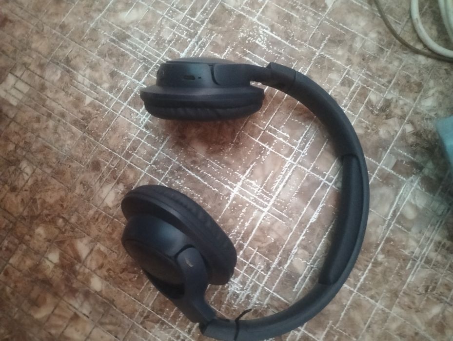 Сәлеметсізбе мына наушник құлағы үзіліп қалған өздерінііз жөндетіп