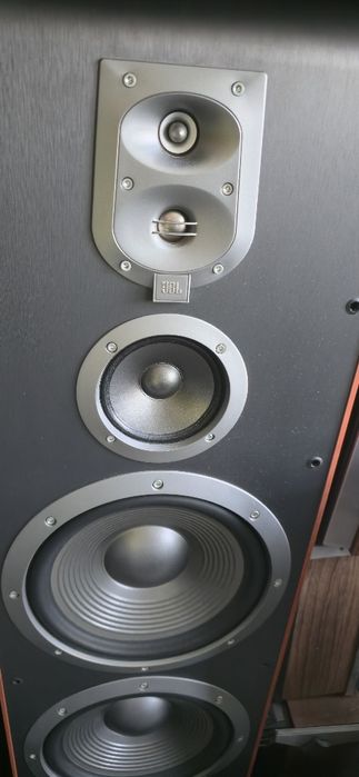 JBL ES100 Totul perfect funcțional și estetic