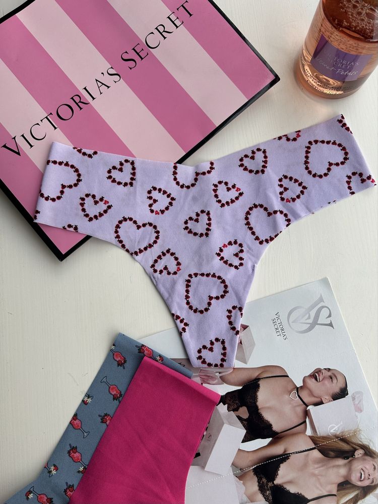 Victoria`s Secret нови оригинални дамски бикини тип прашки M размер